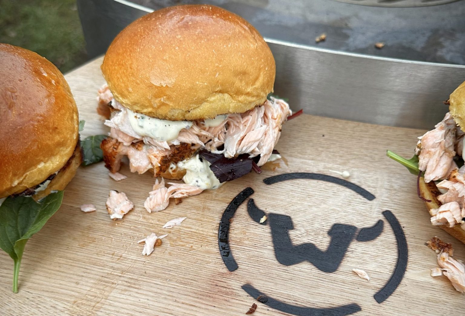 Pulled Lachs Burger by BigBBQLove - Mein Feuertopf